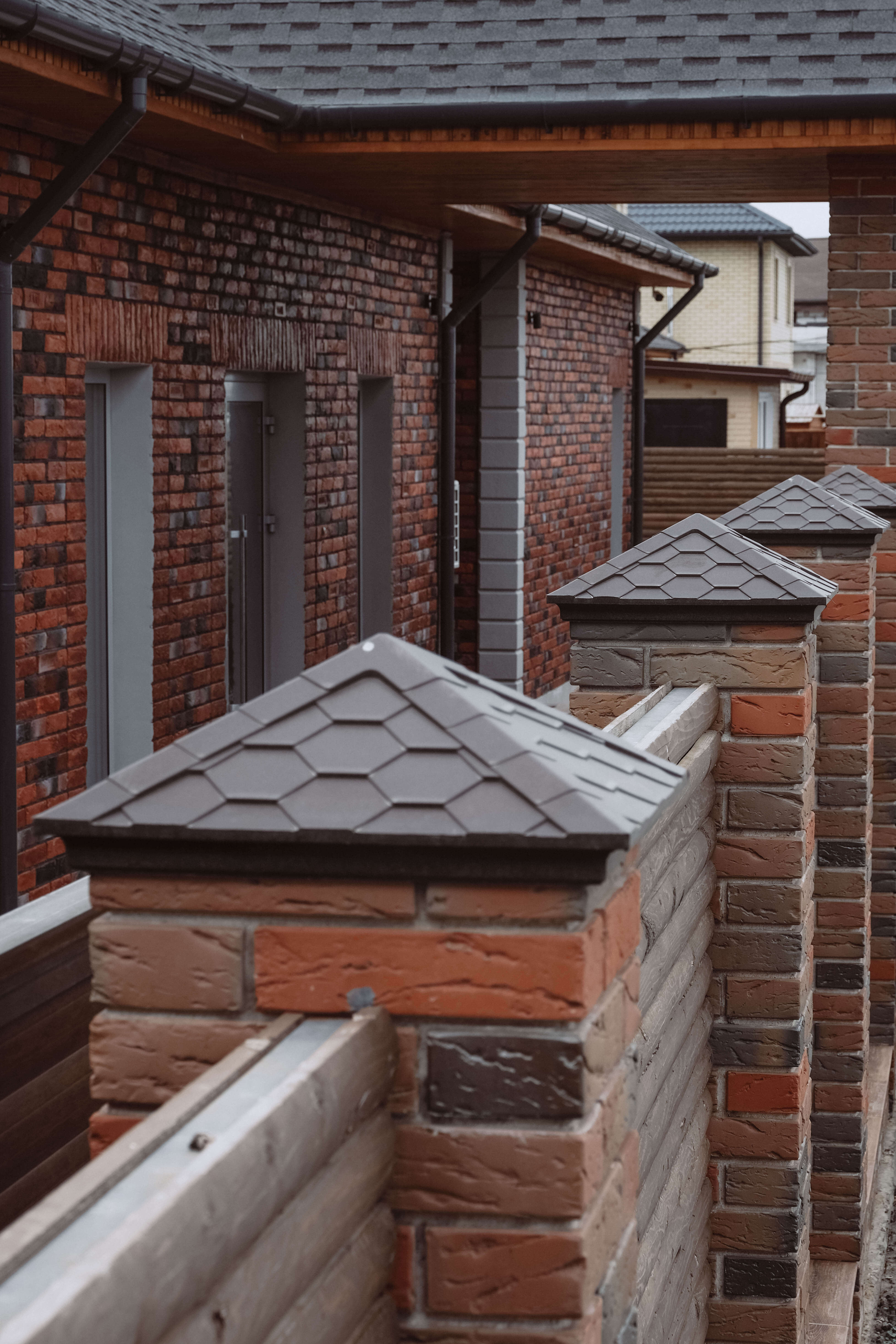 Колпак Zking Эверест Коричневый на столб 1.5х1.5 кирпича (390х390мм) в Югорске фото